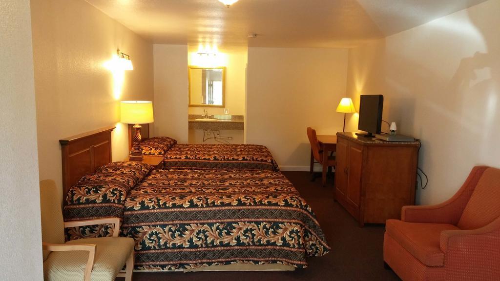 Country Regency Inn & Suites Manvel Szoba fotó