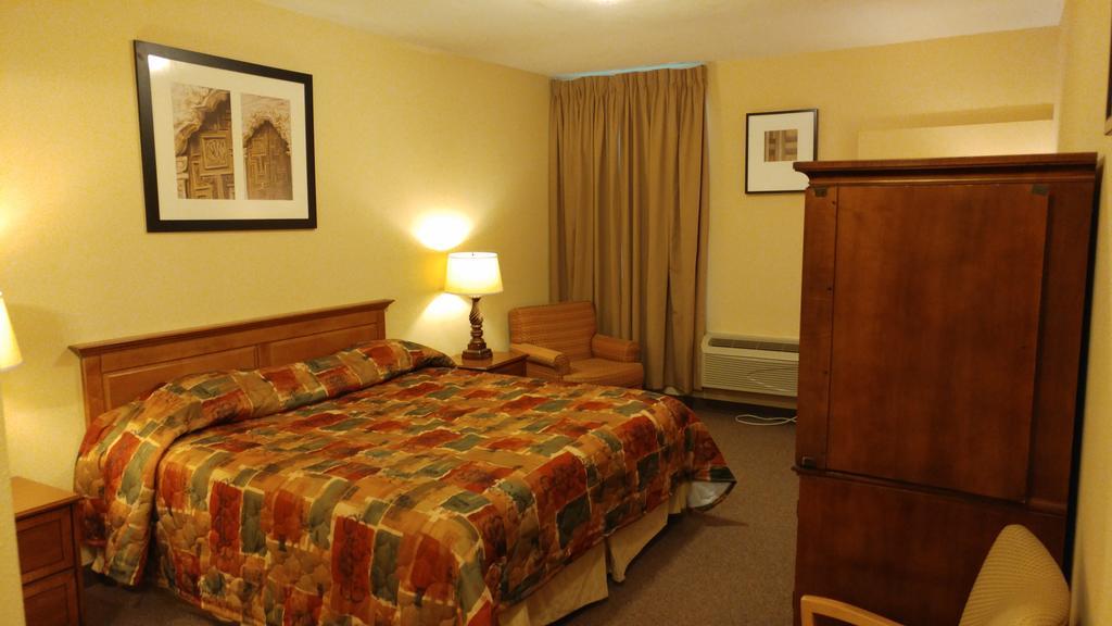 Country Regency Inn & Suites Manvel Kültér fotó