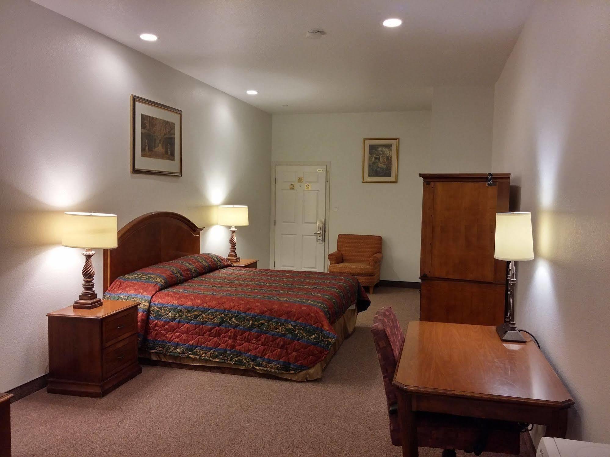 Country Regency Inn & Suites Manvel Kültér fotó