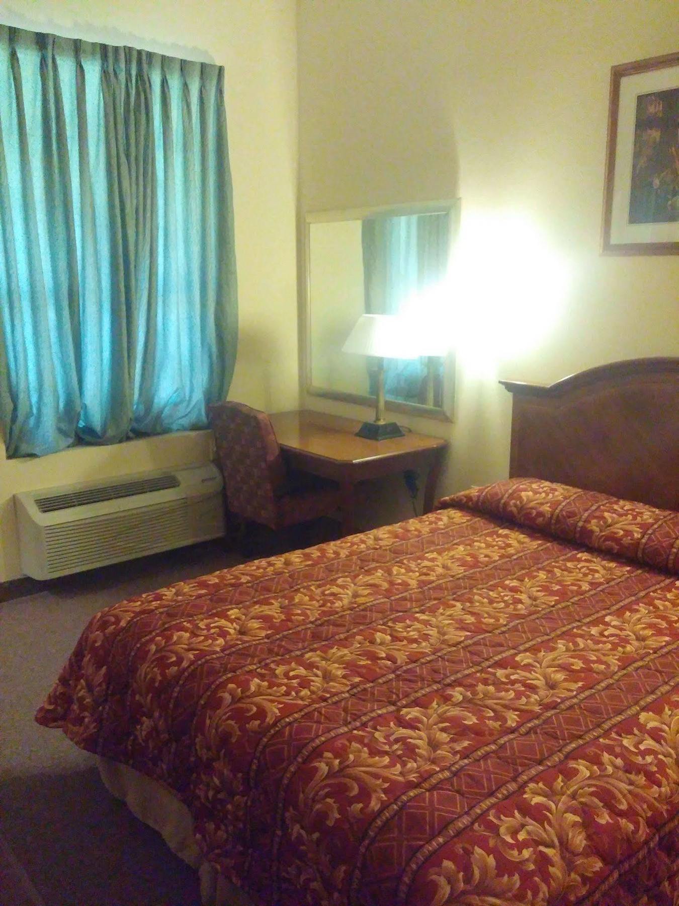 Country Regency Inn & Suites Manvel Kültér fotó