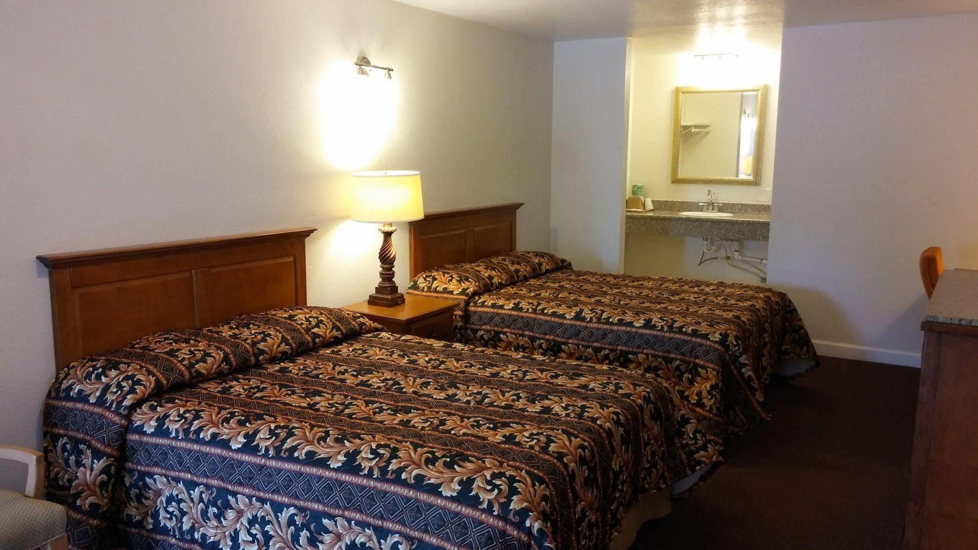 Country Regency Inn & Suites Manvel Kültér fotó