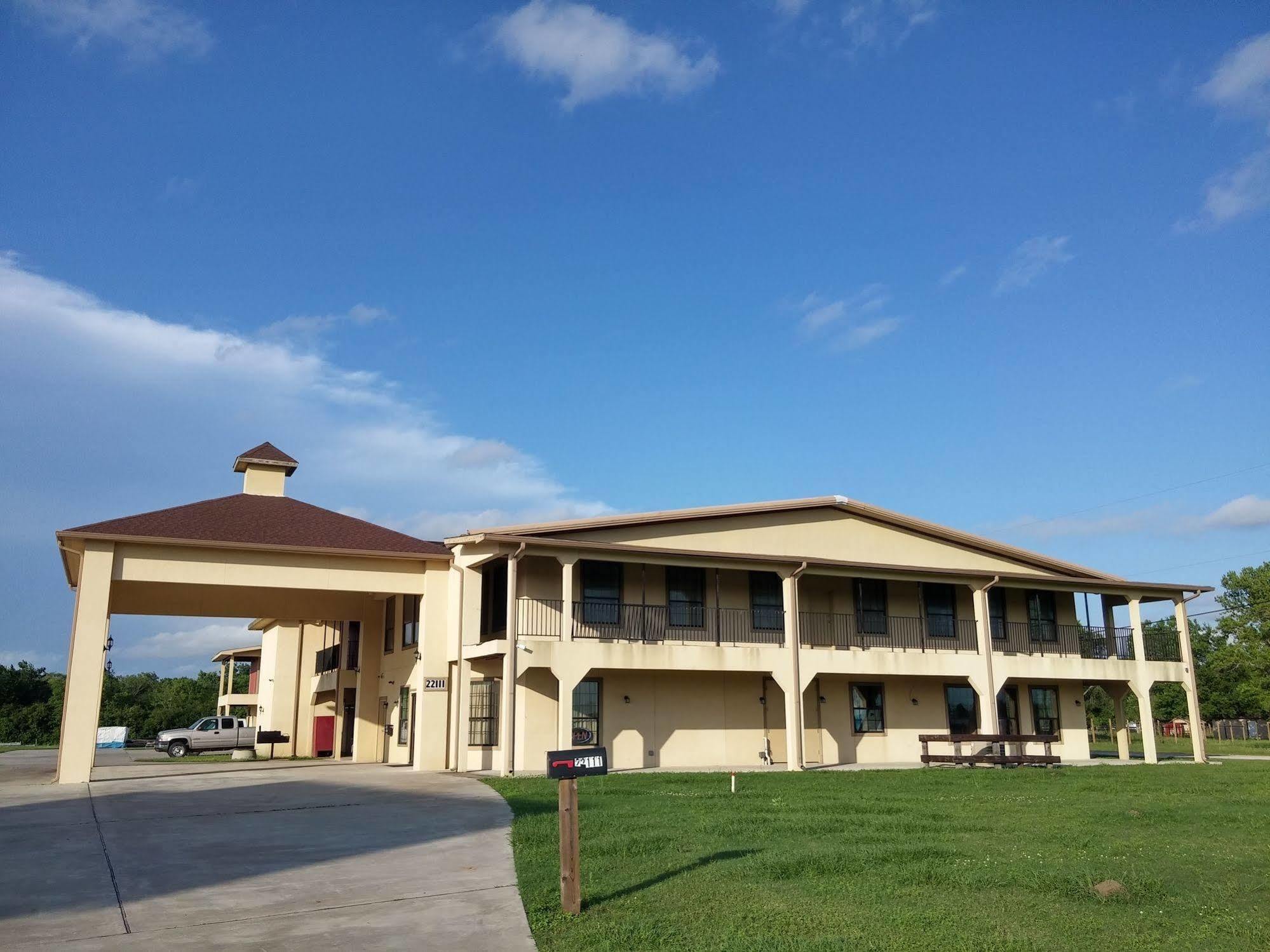 Country Regency Inn & Suites Manvel Kültér fotó