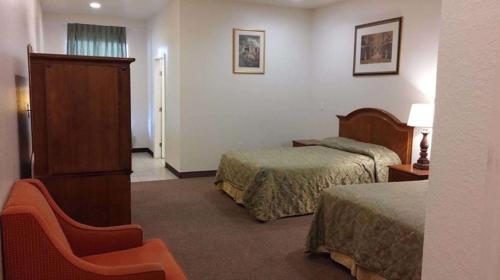 Country Regency Inn & Suites Manvel Kültér fotó