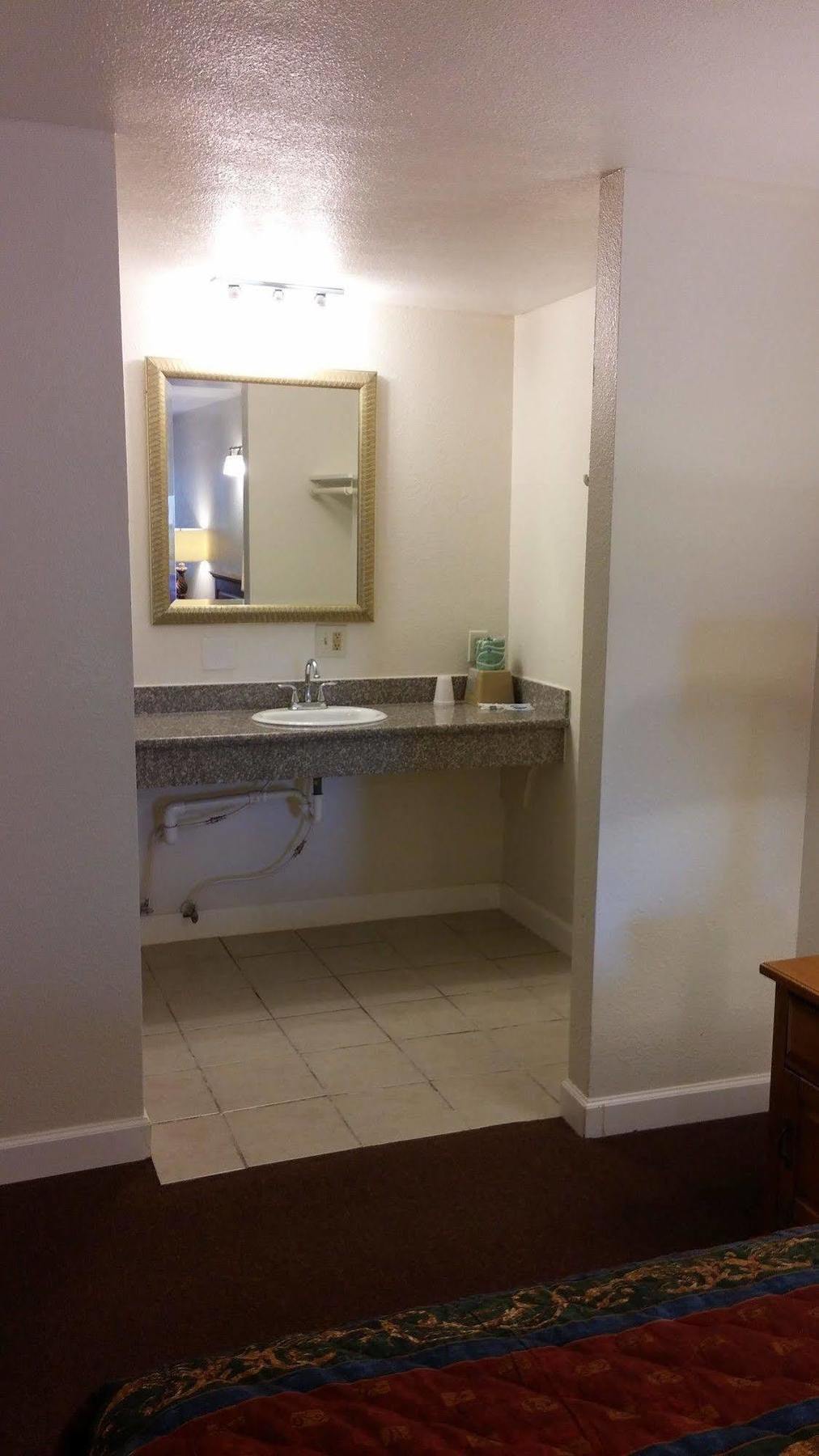 Country Regency Inn & Suites Manvel Kültér fotó